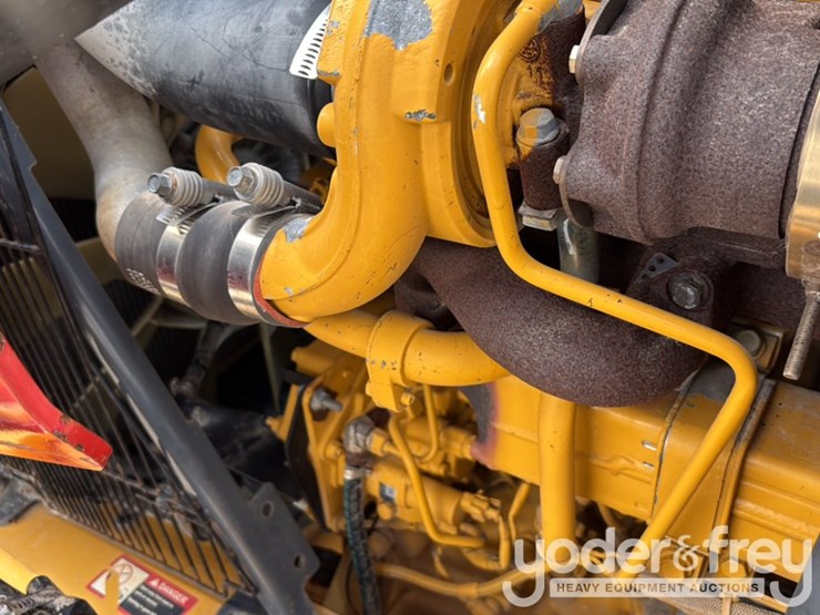 2018-deere-310l-image-36