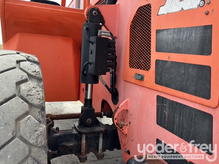 2016-sky-trak-6042-image-26