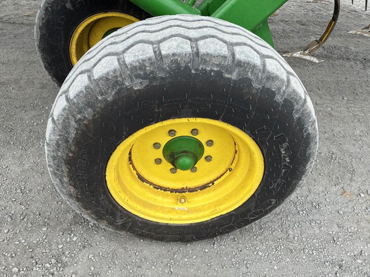 john-deere-2310-image-35