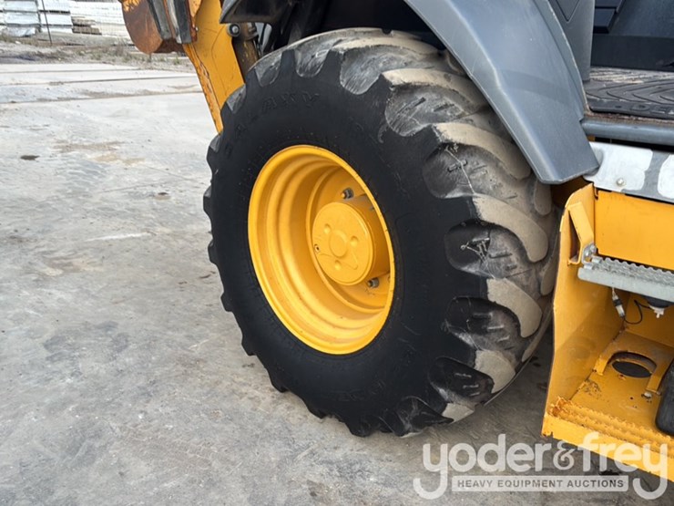 2019-deere-310l-image-15