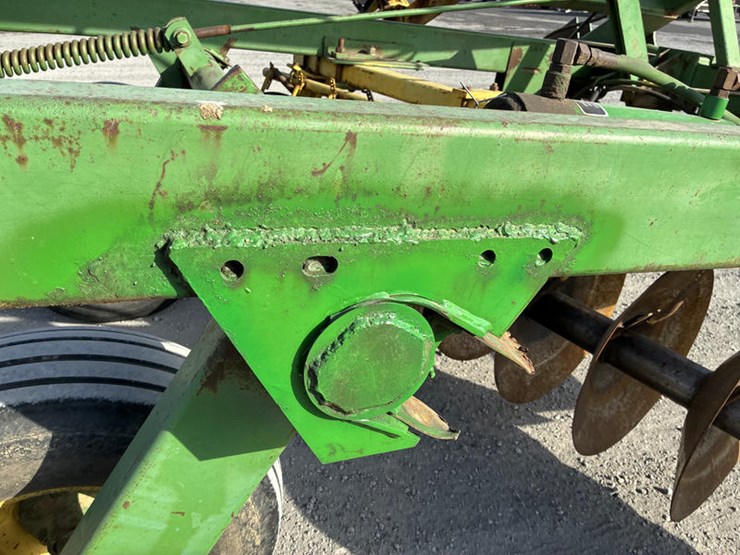 john-deere-220-image-22