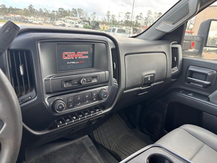 2020-gmc-3500hd-image-18