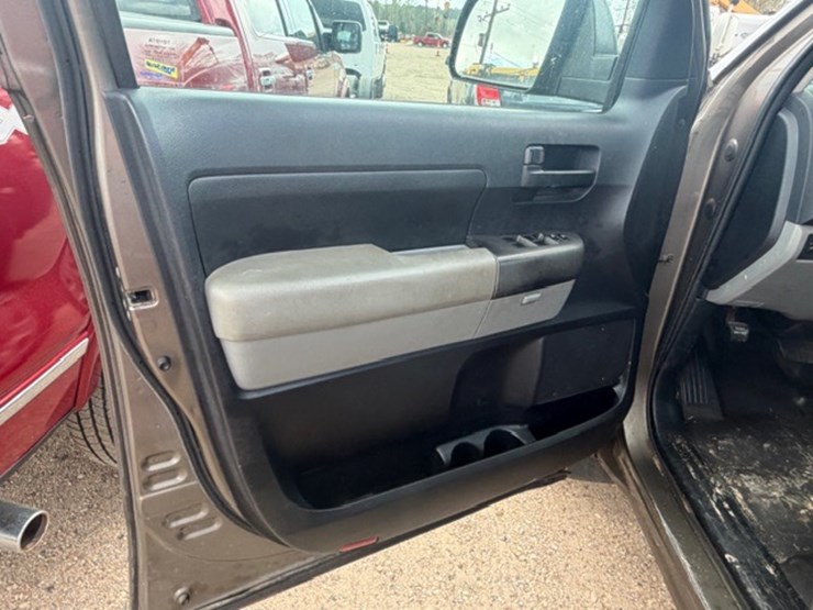 2010-toyota-tundra-image-33