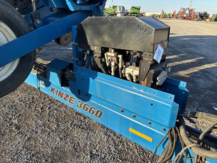 2010-kinze-3660-image-19