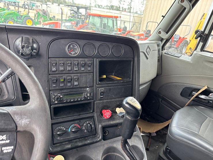 2011-international-prostar-image-21