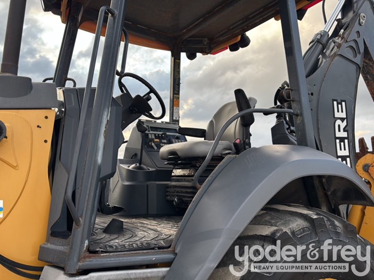 2019-deere-310l-image-43