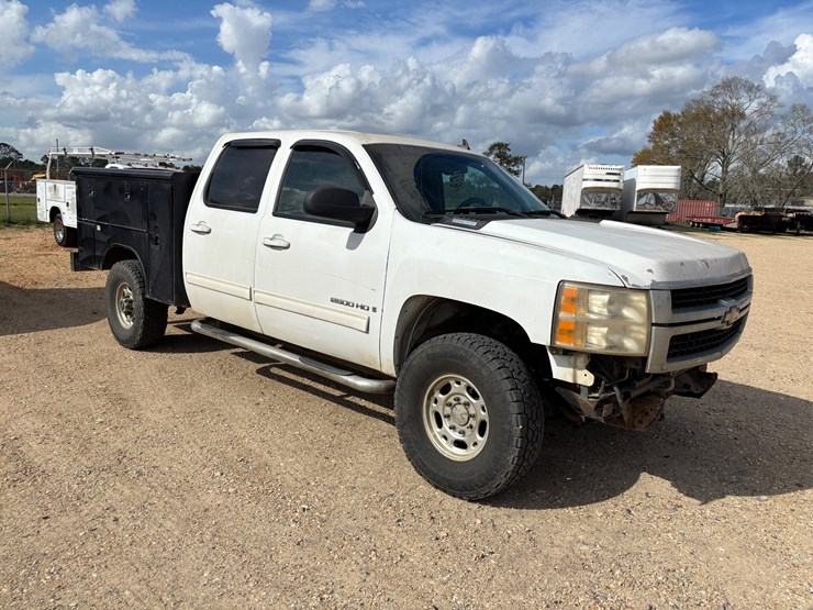 2009-chevrolet-2500-image-2