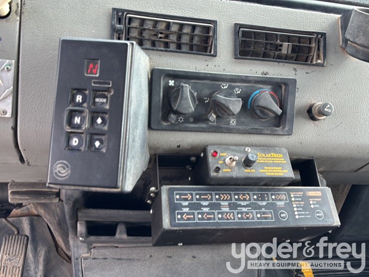 2002-freightliner-fl70-image-49