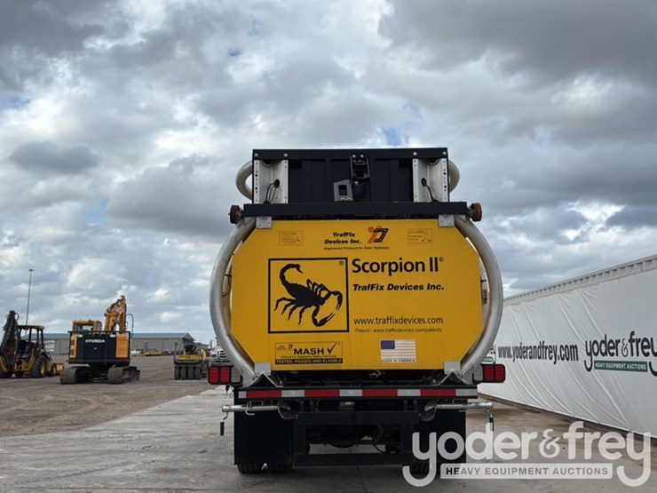 2002-freightliner-fl70-image-4