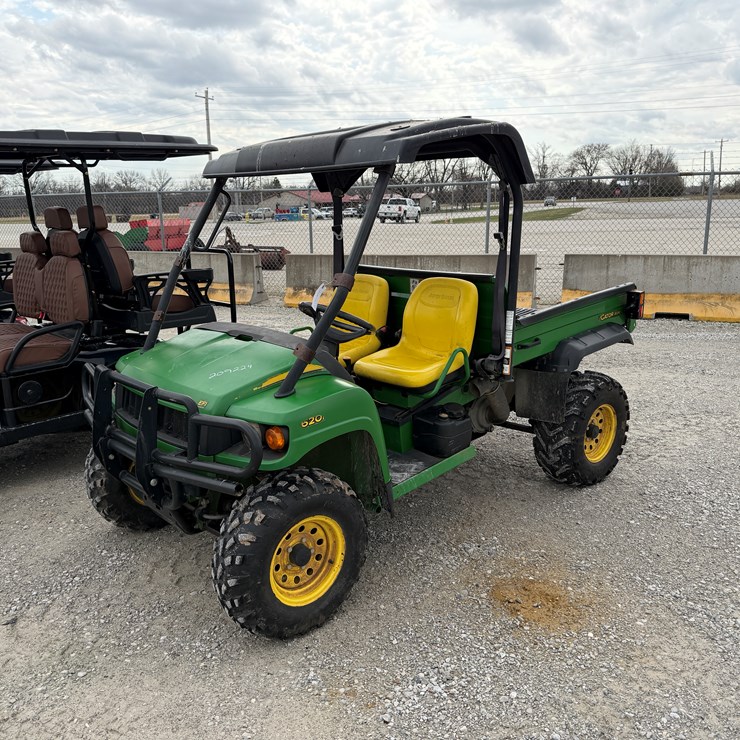 JOHN DEERE GATOR