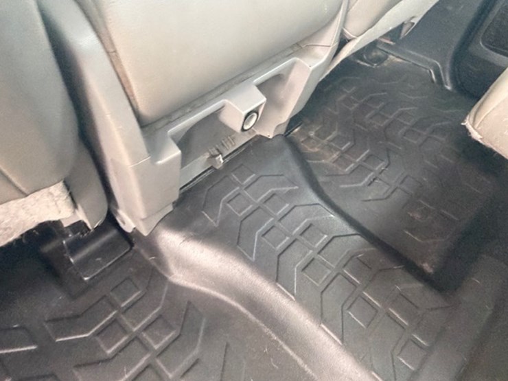 2010-toyota-tundra-image-30