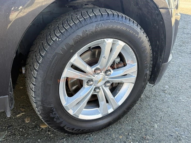 2015-chevrolet-equinox-lt-image-13