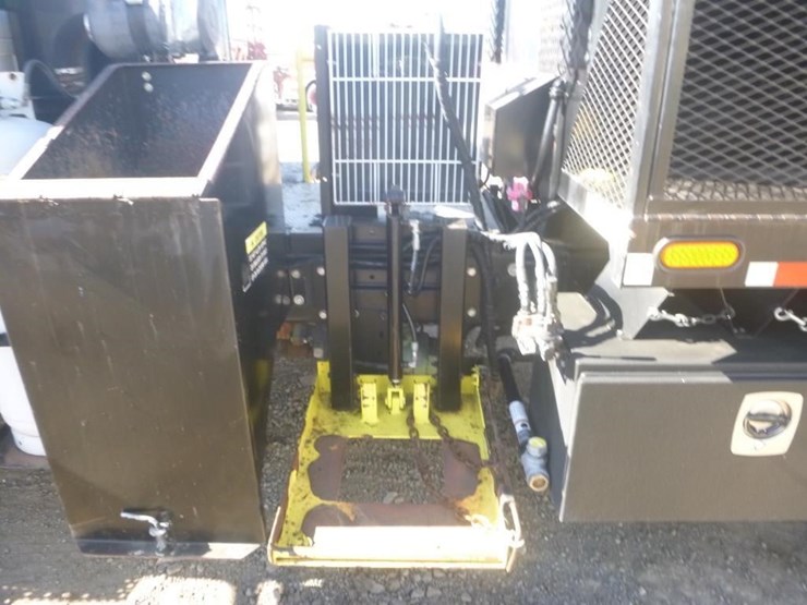 2013-ford-f650-image-15