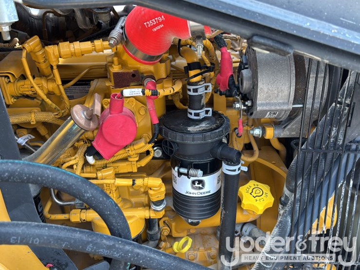 2020-deere-310l-image-34