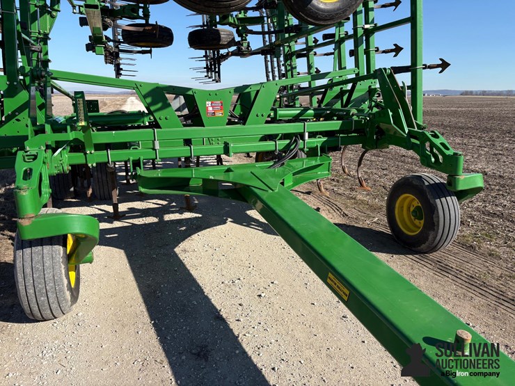 2013-john-deere-2210-image-15