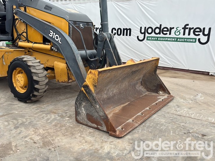 2018-deere-310l-image-10