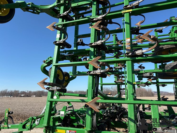 2013-john-deere-2210-image-19