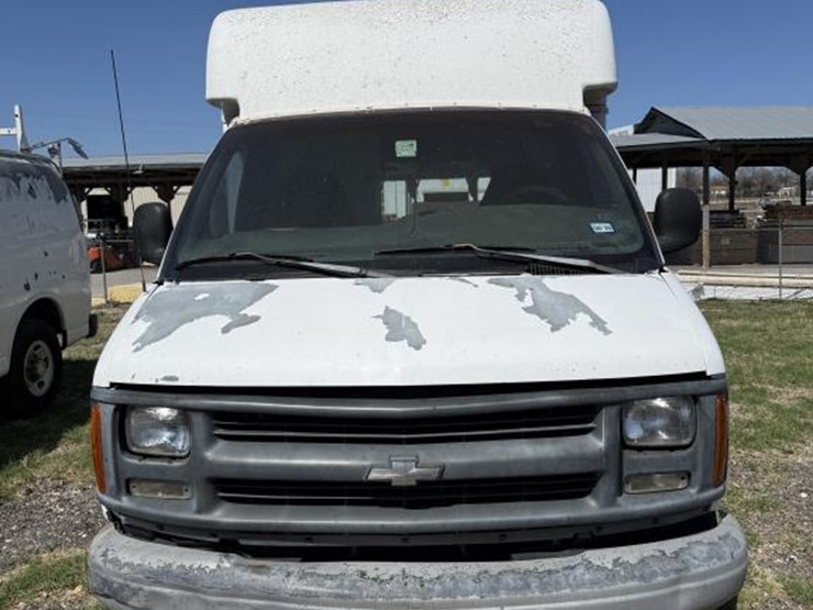 2002-chevrolet-3500-image-2