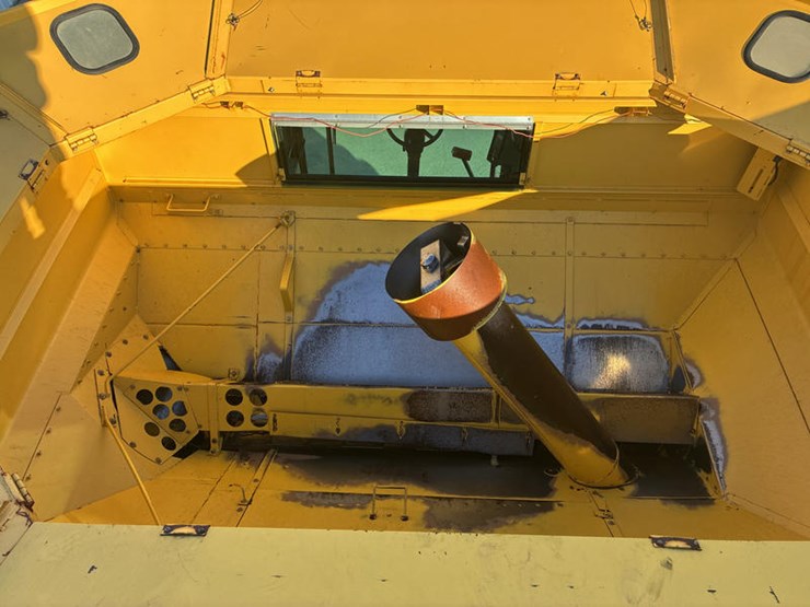 new-holland-tr89-image-83