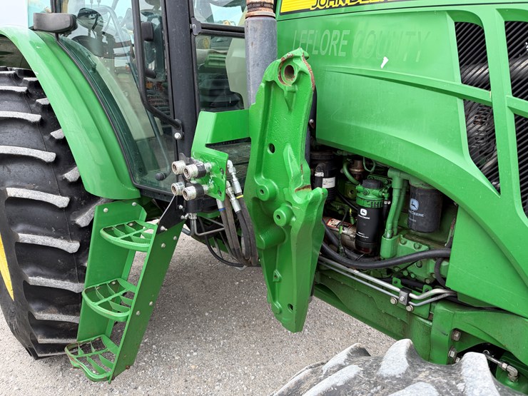 2014-john-deere-6115d-image-6