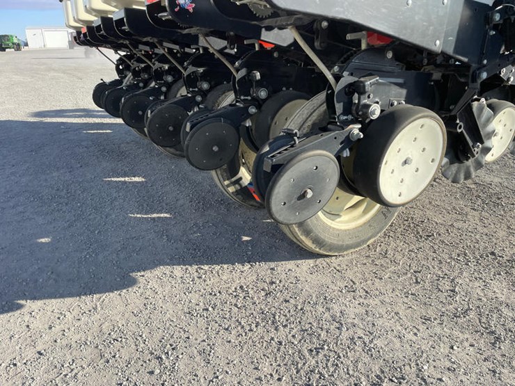 2010-kinze-3000-image-15