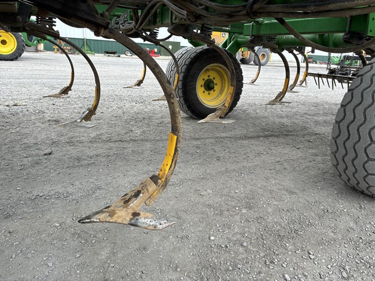 john-deere-2310-image-29