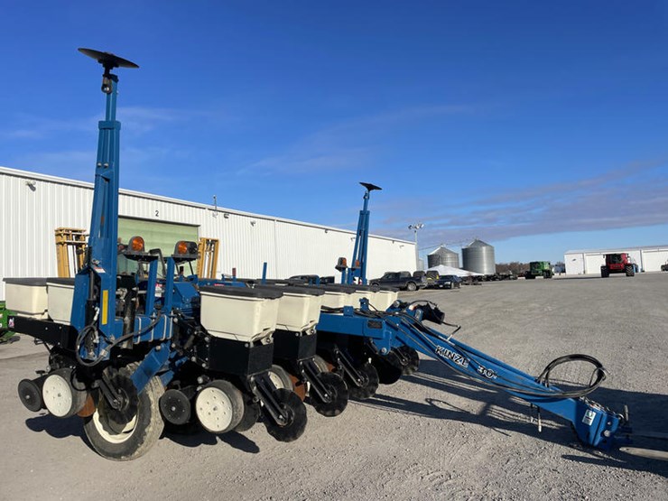2010-kinze-3000-image-1