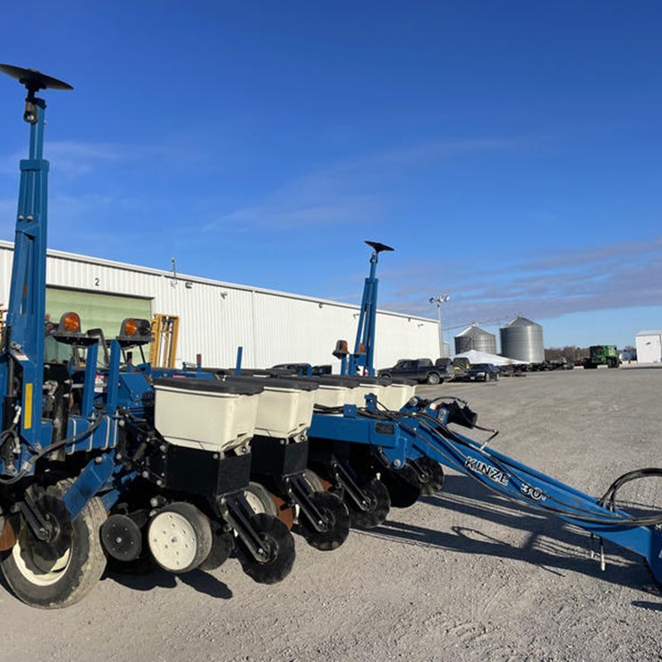 2010 KINZE 3000