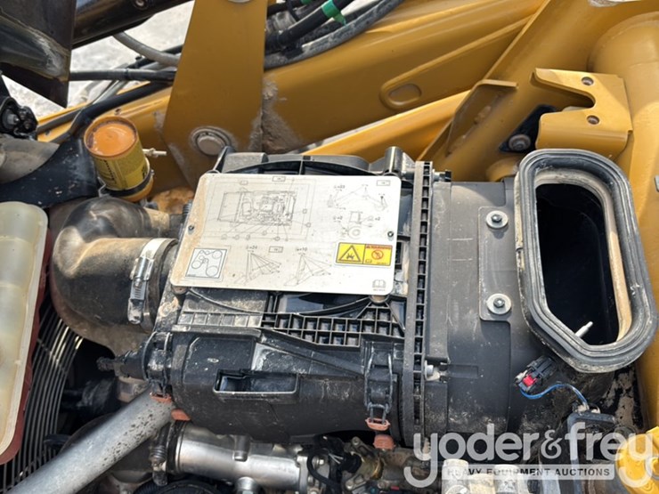 2016-caterpillar-420f2-it-image-43