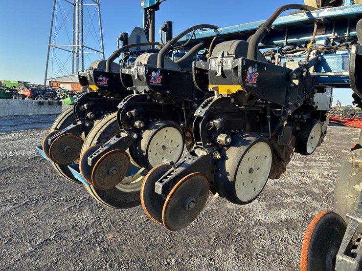 2010-kinze-3660-image-54