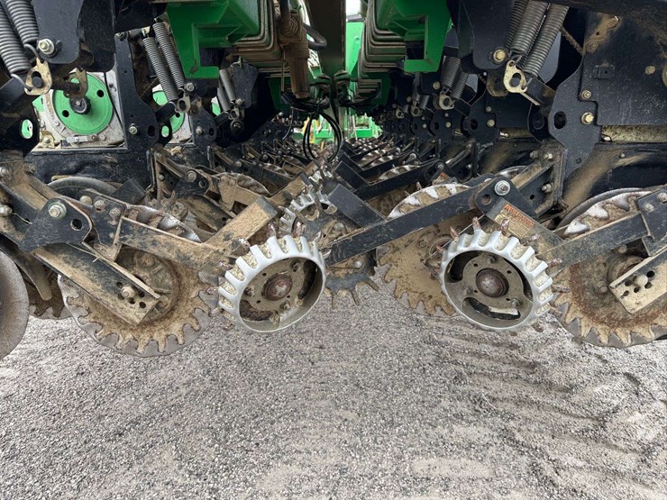 great-plains-yp1625-32tr-image-8