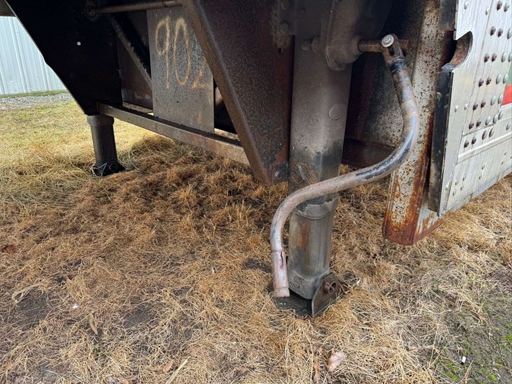 manac-enclosed-tender-trailer-with-2550-gal-tank---35'-long-x-8'-wide-x-8.5'-tall-image-31