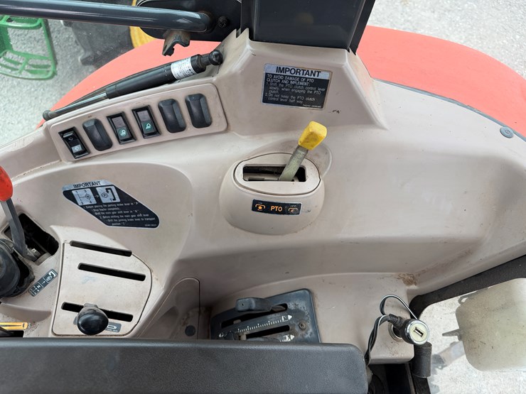 2007-kubota-m8540-image-12