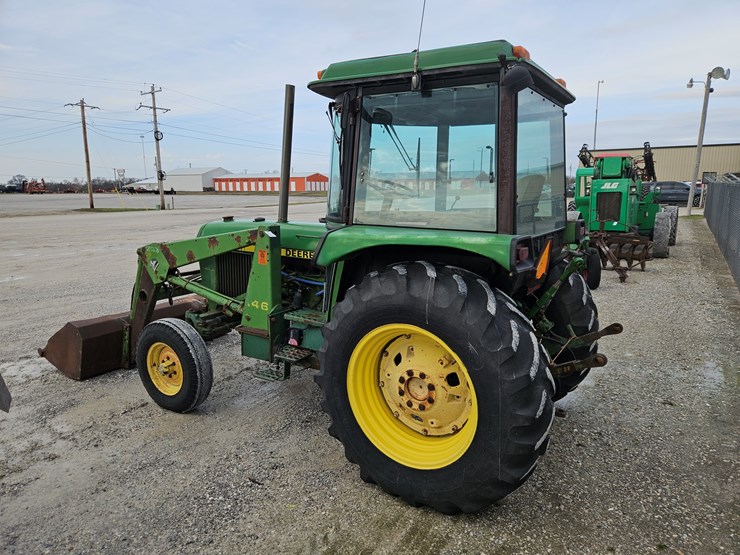 1983-john-deere-2350-image-12