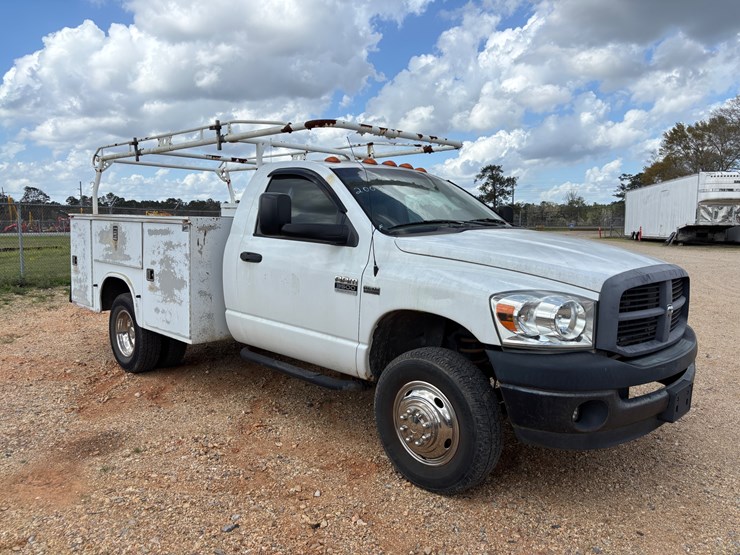 2008-dodge-3500-image-2