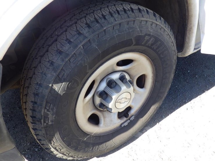 2018-chevrolet-express-2500-image-13