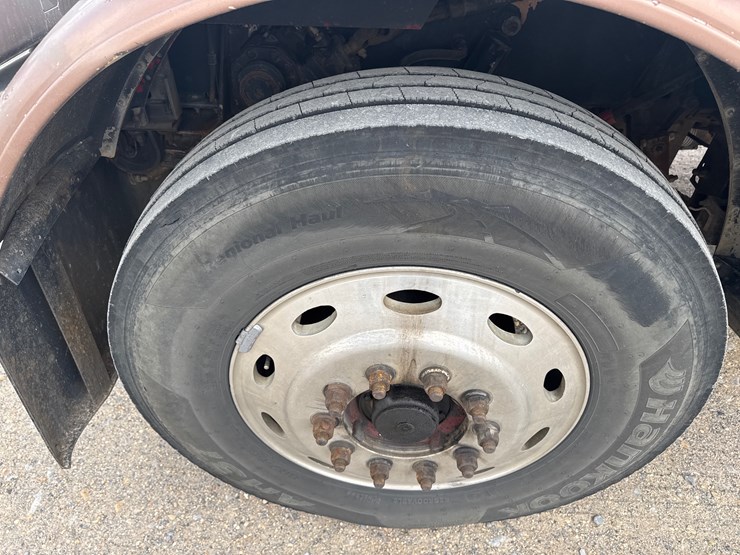 1996-peterbilt-379-image-6