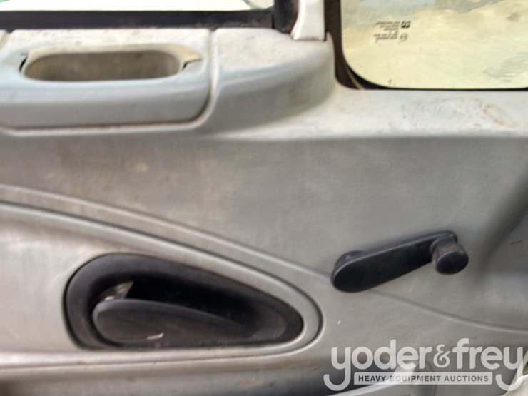 2007-international-7600-image-54