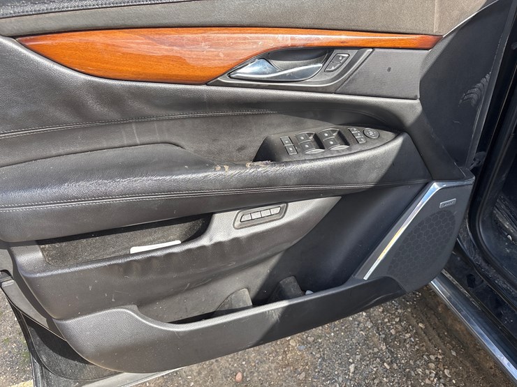 2015-cadillac-escalade-image-9