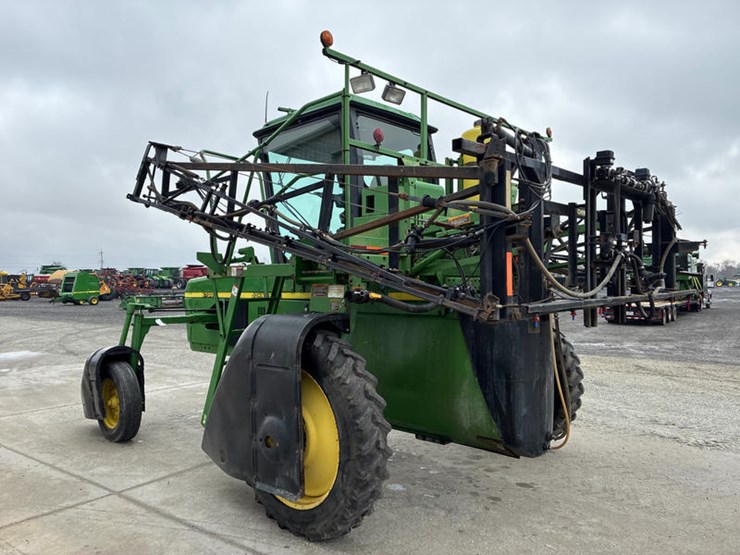 2000-john-deere-6700-image-6