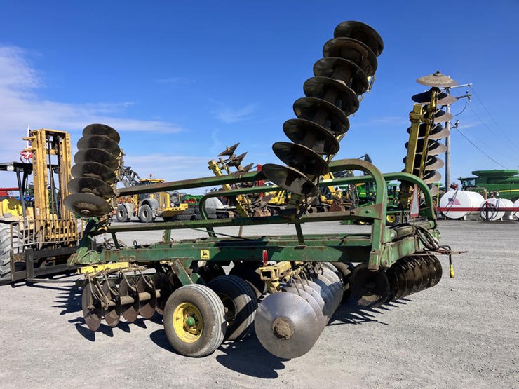 john-deere-230-image-2