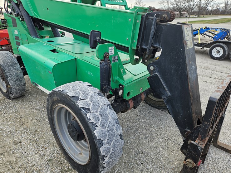 2016-jlg-8042-image-20