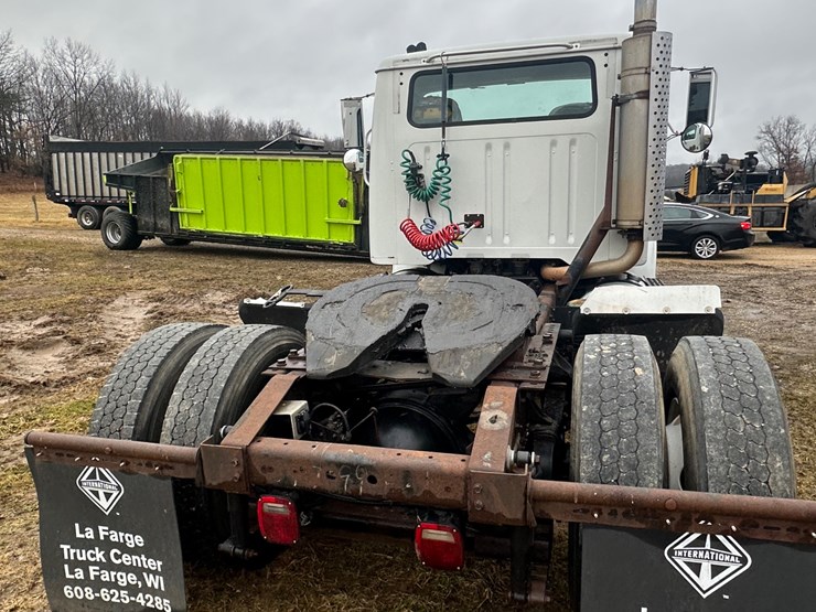 2002-international-8100-image-4