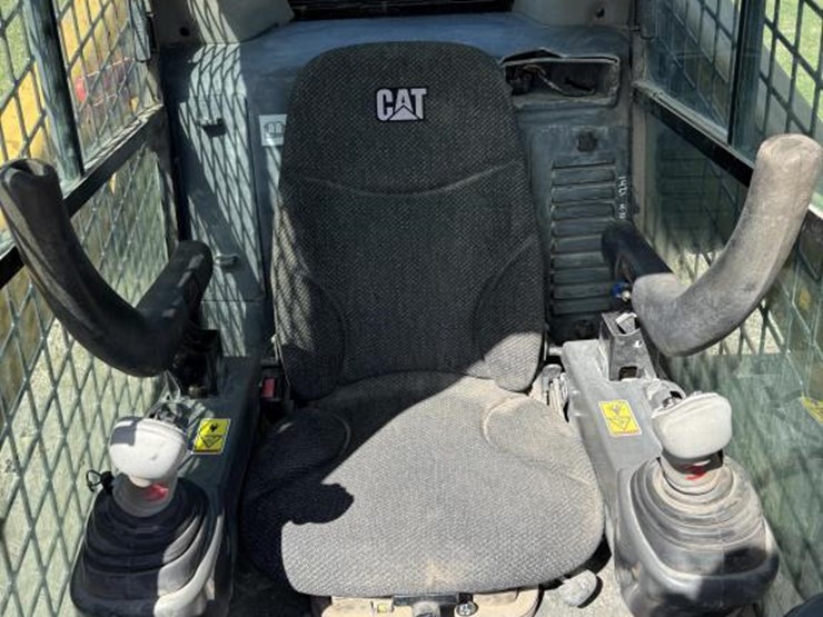 #70-•-cat-2890-two-speed-high-flow-xps-skid-steer-image-11