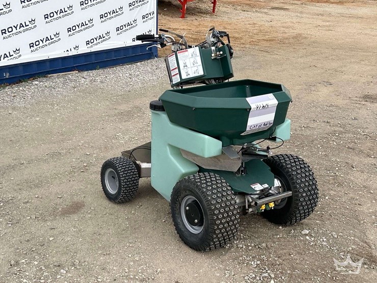 2021-permagreen-ride-on-speader-sprayer-image-4