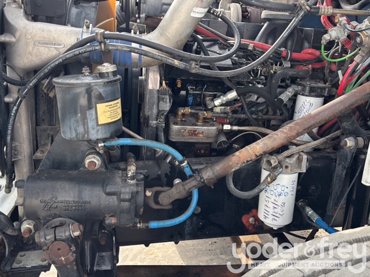 2002-freightliner-fl70-image-37