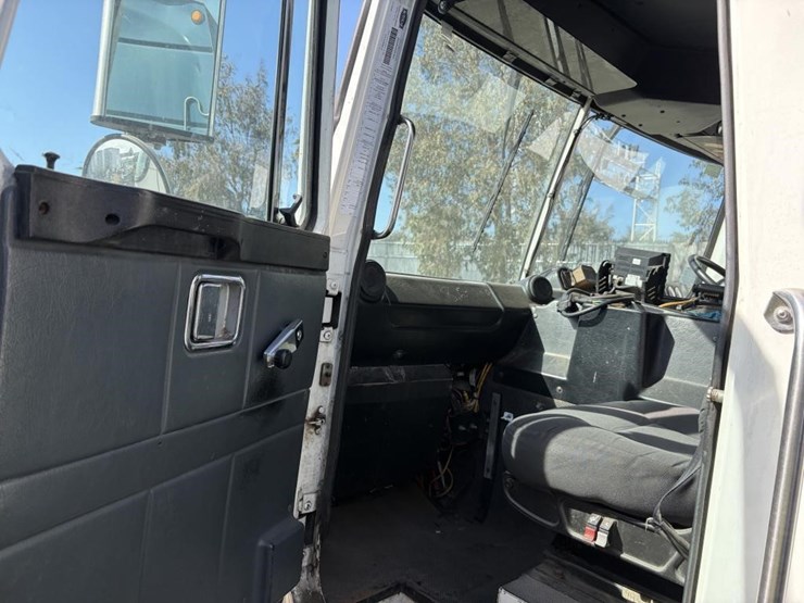 2010-autocar-xpeditor-image-20