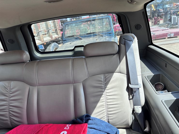 2002-chevrolet-suburban-image-5