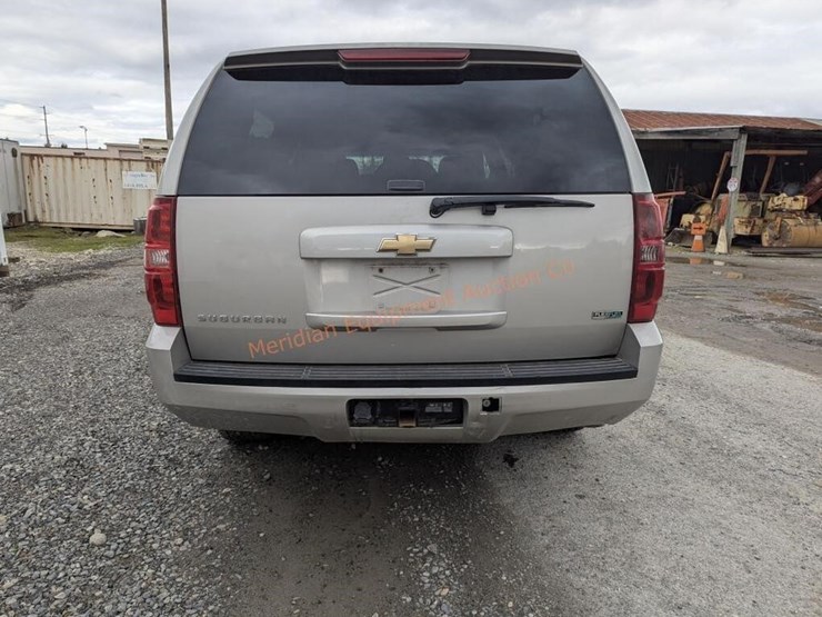 2007-chevrolet-suburban-image-4