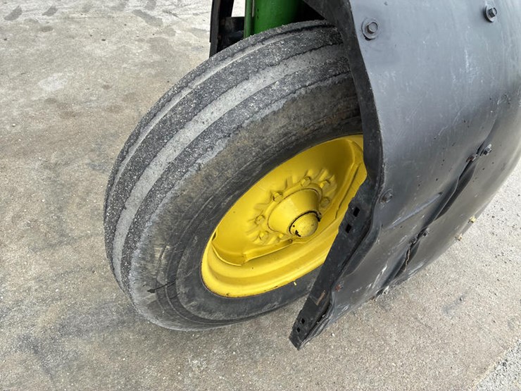 2000-john-deere-6700-image-44